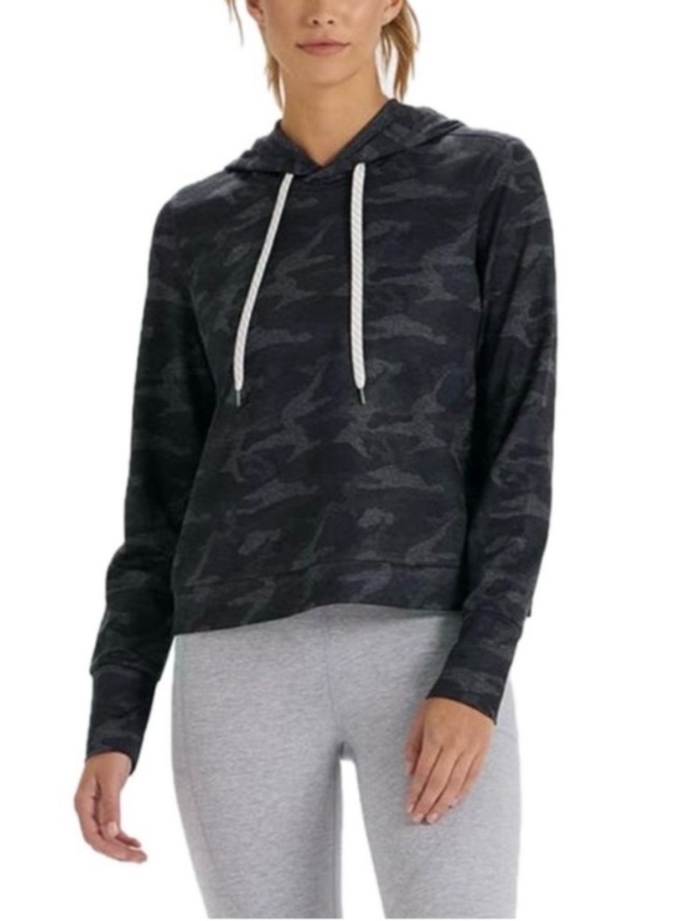 Vuori halo essential hoodie black camo fits like a medium